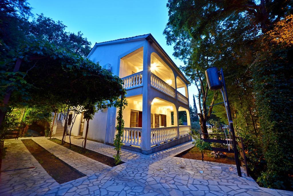 Apartments Karmelic Malinska Szoba fotó
