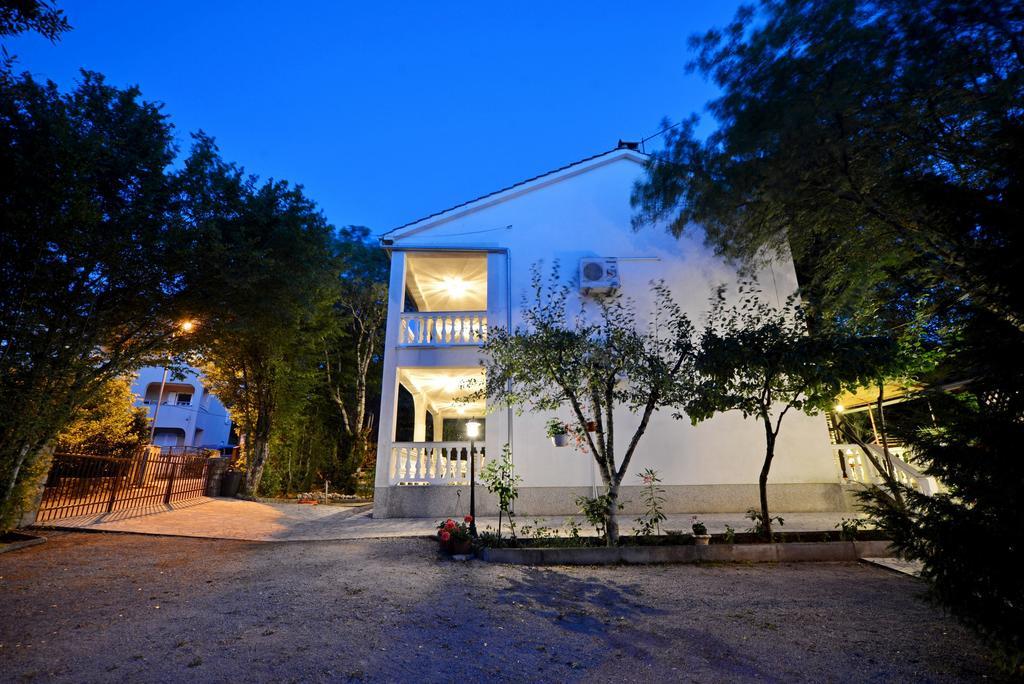 Apartments Karmelic Malinska Kültér fotó