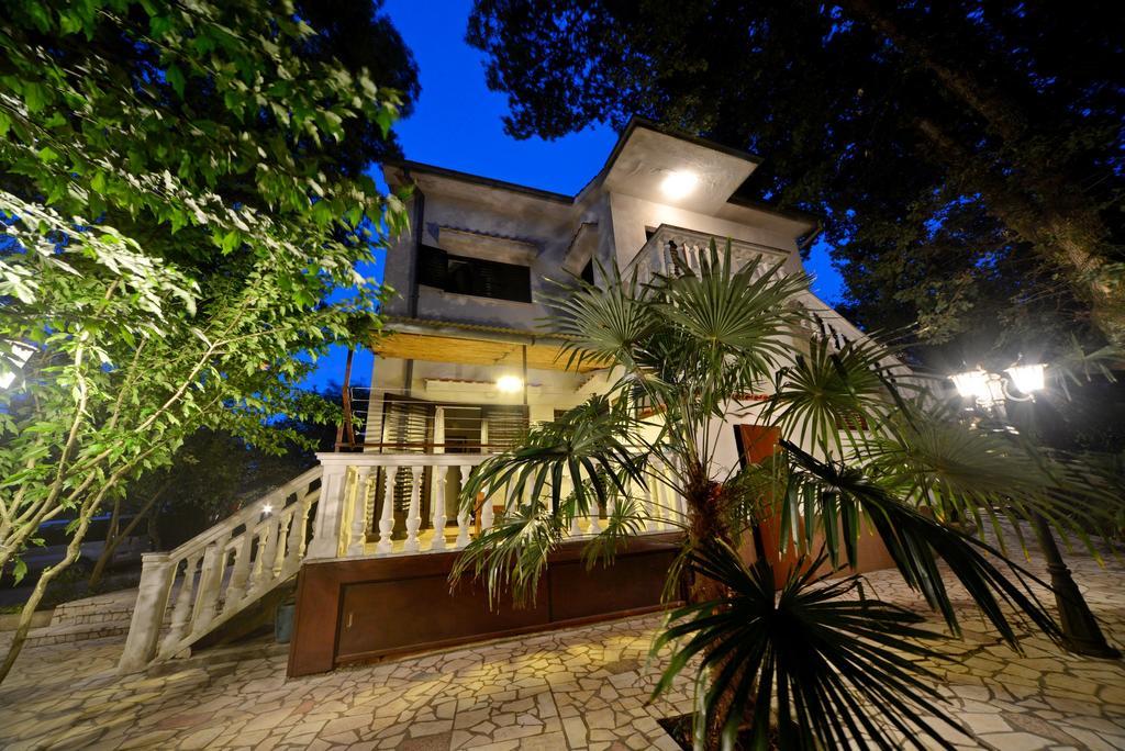 Apartments Karmelic Malinska Kültér fotó