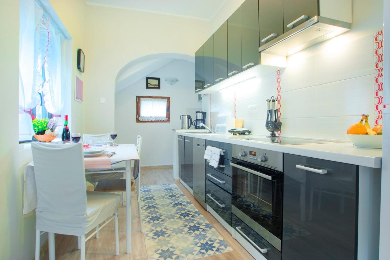 Apartments Karmelic Malinska Kültér fotó